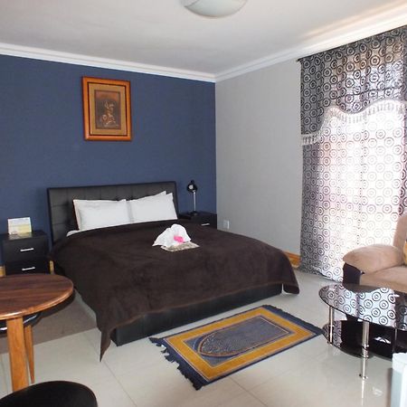 Royal Castle Guest House Windhoek Ruang foto