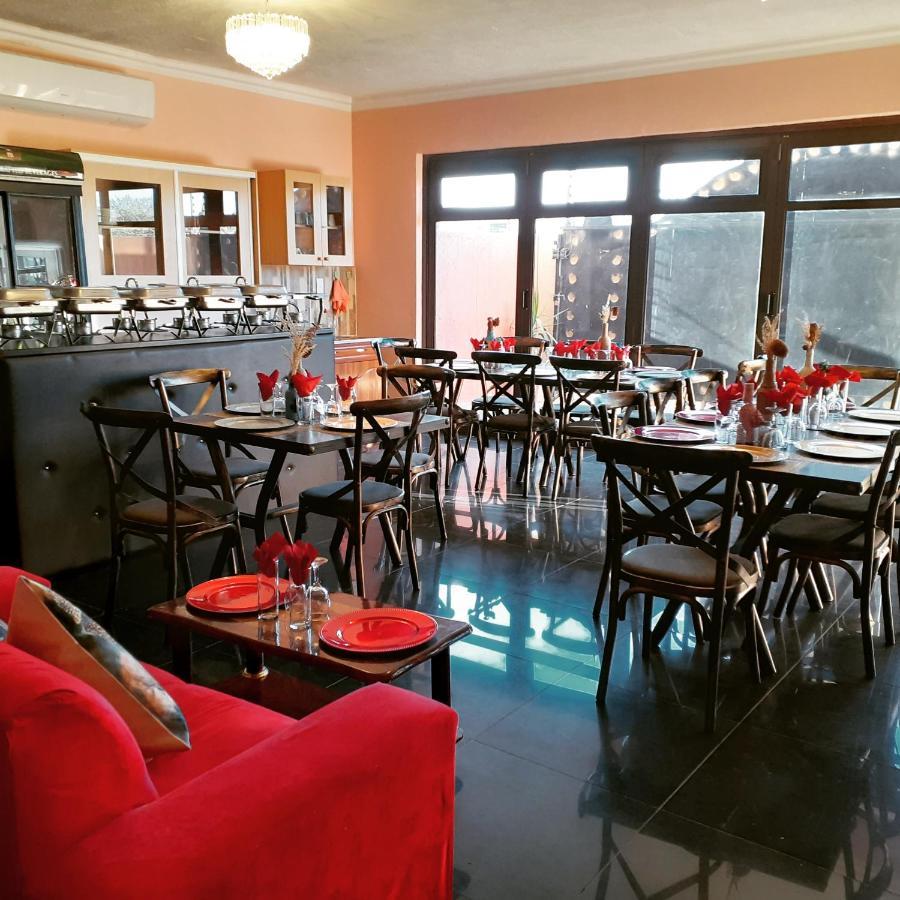 Royal Castle Guest House Windhoek Bagian luar foto