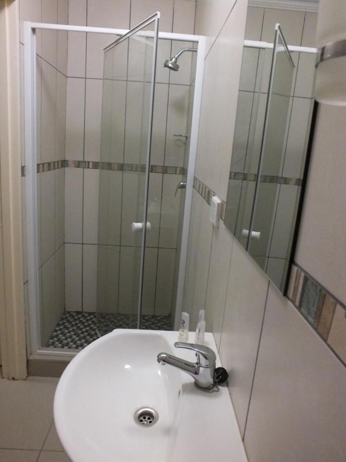 Royal Castle Guest House Windhoek Bagian luar foto