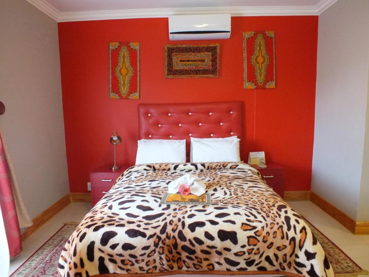 Royal Castle Guest House Windhoek Bagian luar foto