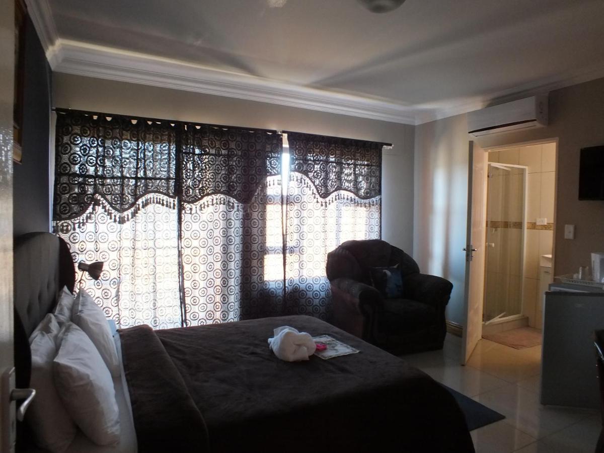 Royal Castle Guest House Windhoek Ruang foto