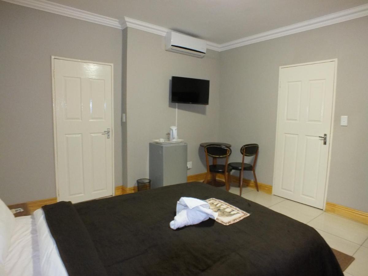 Royal Castle Guest House Windhoek Bagian luar foto