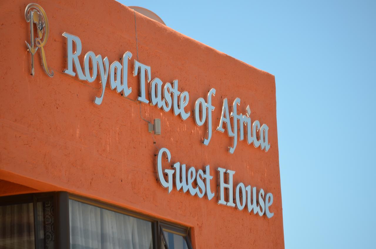 Royal Castle Guest House Windhoek Bagian luar foto